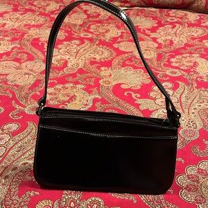 Like new arm bag or short shoulder bag good for going out and evening